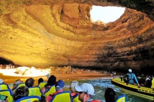 アルブフェイラ発 洞窟とイルカウォッチング クルーズ